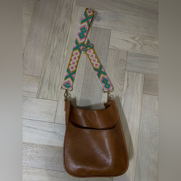 Crossbody with colorful removable strap - Picture 2 of 4